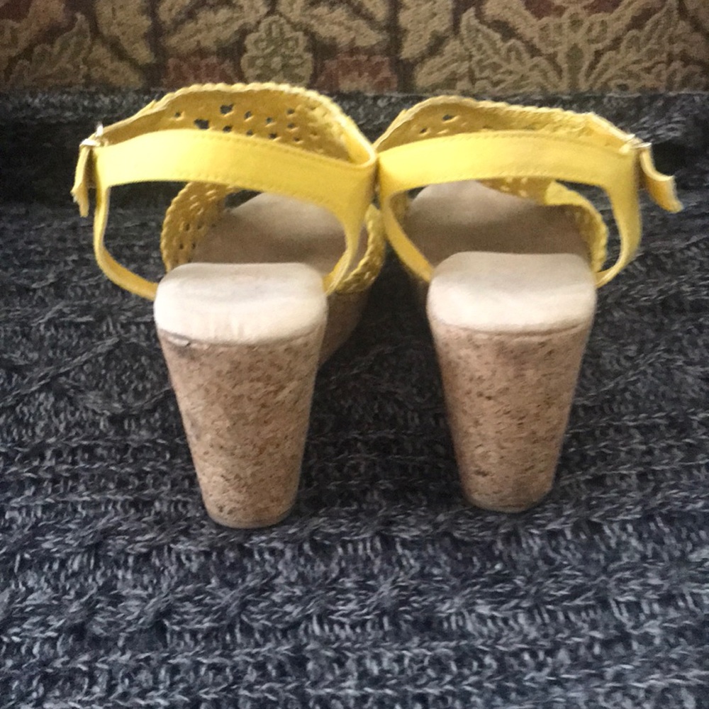 Yellow sandals - Picture 4 of 4